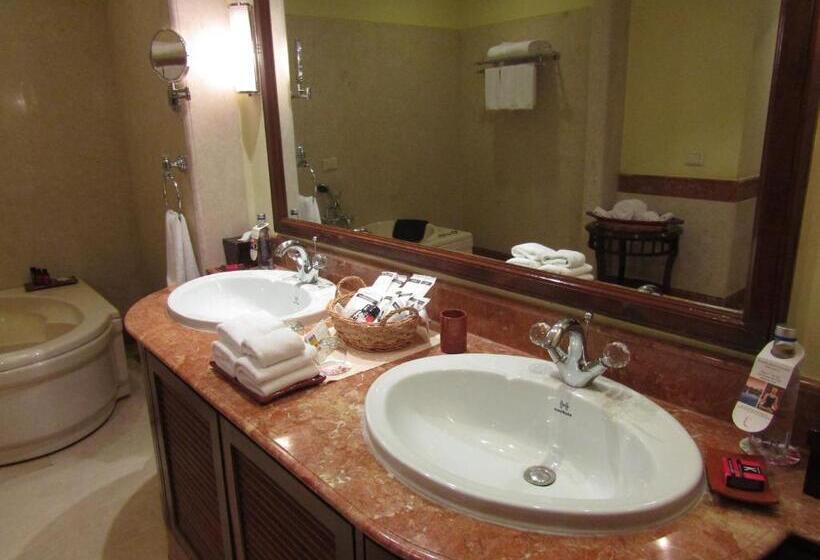 غرفة قياسية مطلّة علي البحر, The Lalit Golf & Spa Resort Goa