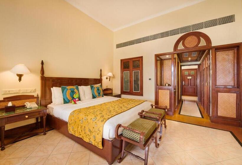 جناح مطلّ علي حمام السباحة, The Lalit Golf & Spa Resort Goa