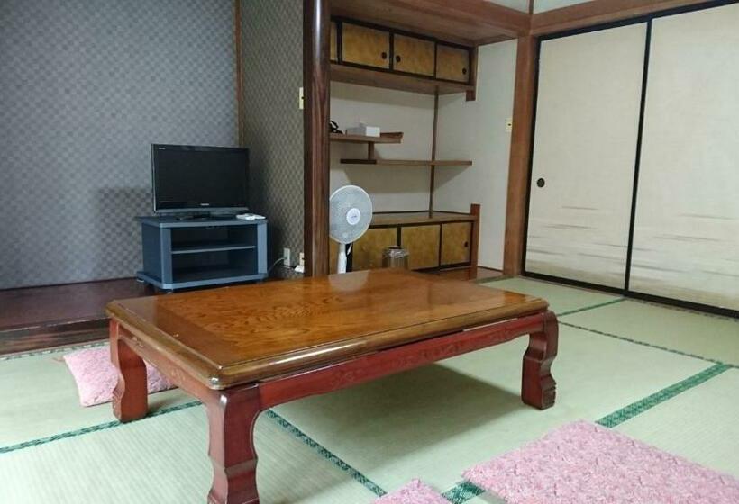 اتاق خانوادگی, Inn Yamanami