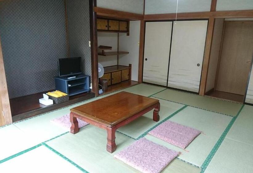اتاق خانوادگی, Inn Yamanami