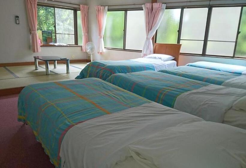 اتاق خانوادگی, Inn Yamanami