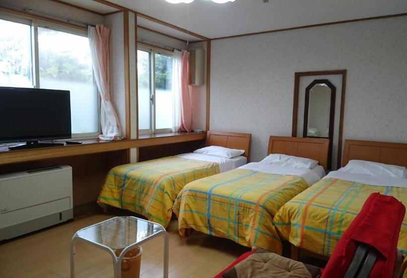 اتاق استاندارد چهار تخته, Inn Yamanami