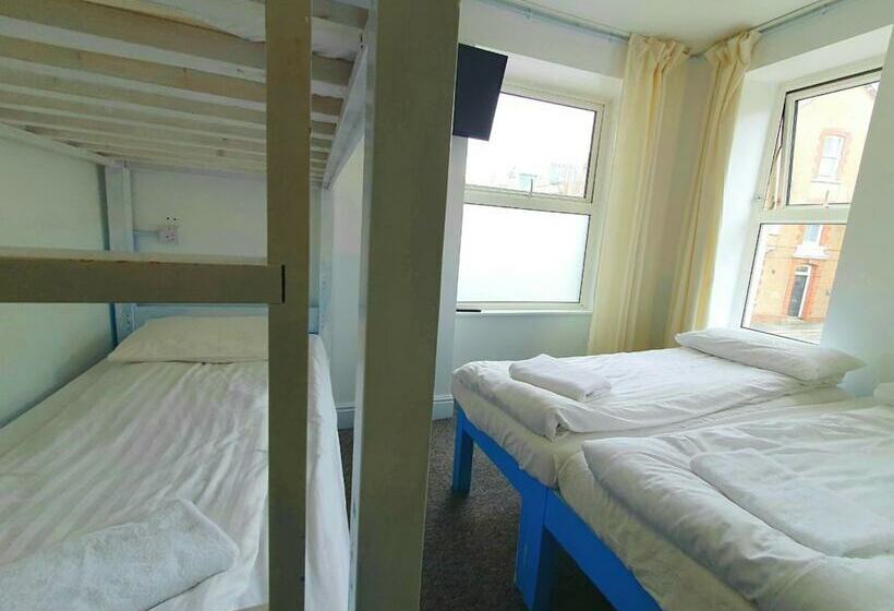 חדר משפחתי, Reef Lodge