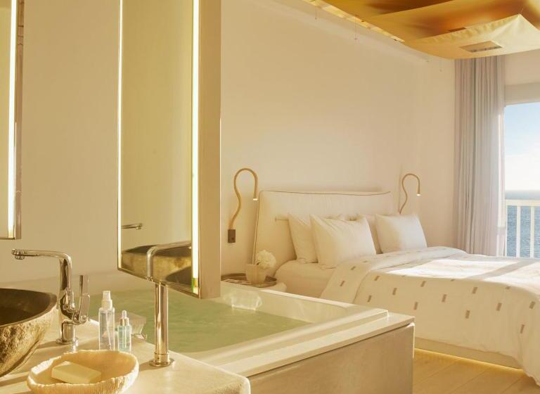 جناح مزود بجاكوزى, Cavo Tagoo Mykonos
