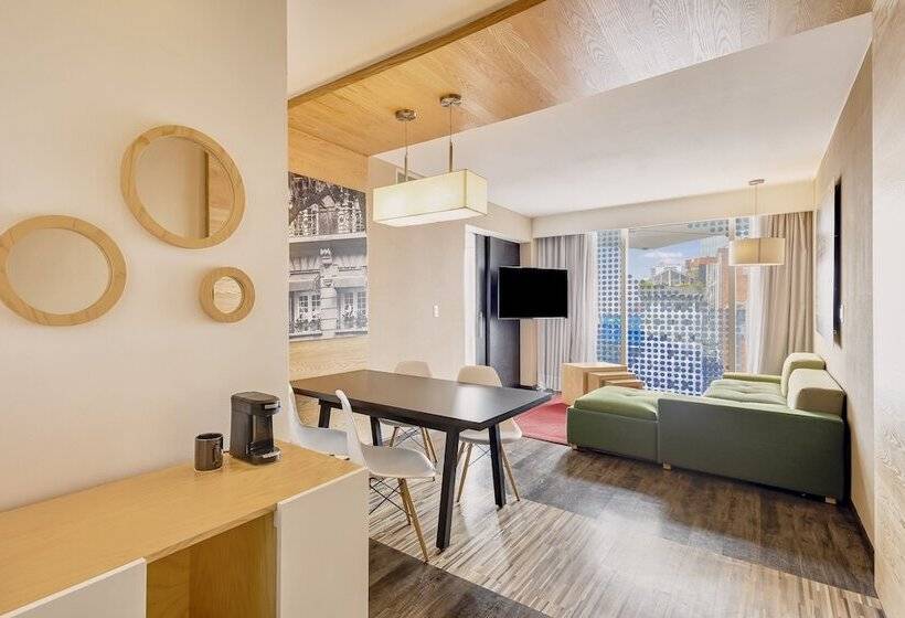 Полулюкс, Fiesta Inn Insurgentes Viaducto