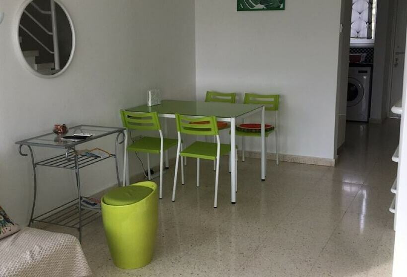 خانه ردیفی 2 خوابه, Townhouse Coral Bay Village