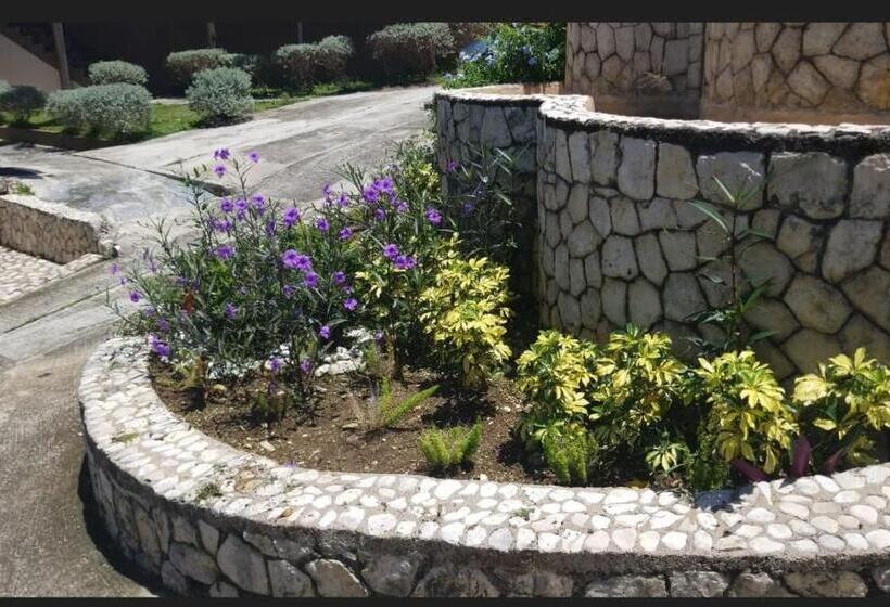 سوئیت با تخت بزرگ, Boutique B&b At Stone Village