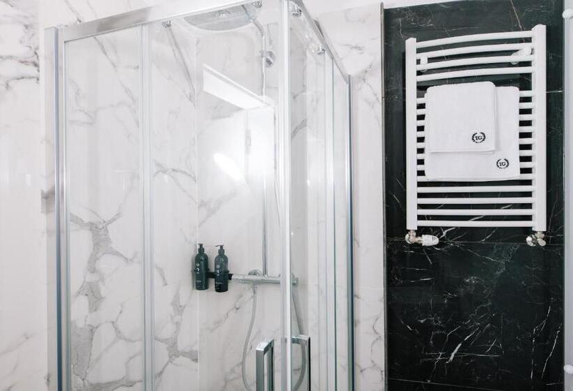 استودیوی استاندارد, Tg Hotel Apartments Budapest