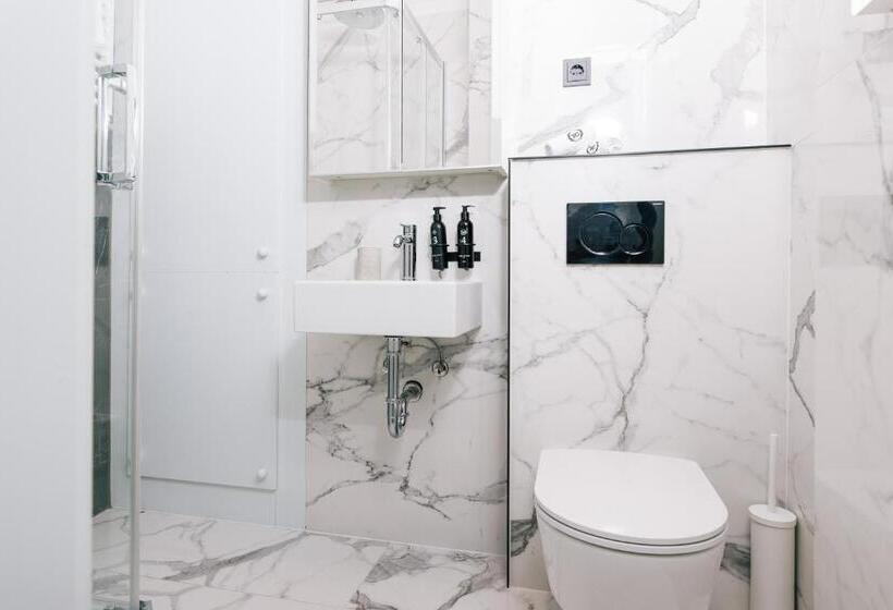 استودیوی استاندارد, Tg Hotel Apartments Budapest