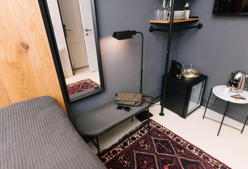 استودیوی استاندارد, Tg Hotel Apartments Budapest