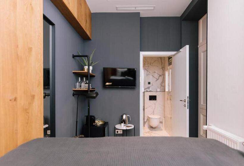 استودیوی استاندارد, Tg Hotel Apartments Budapest