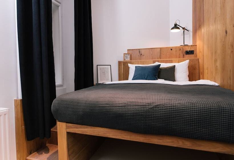استودیوی استاندارد, Tg Hotel Apartments Budapest
