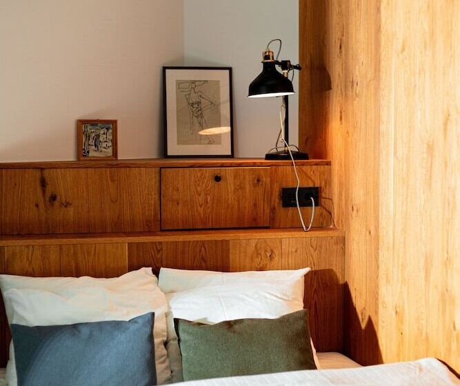 استودیوی استاندارد, Tg Hotel Apartments Budapest