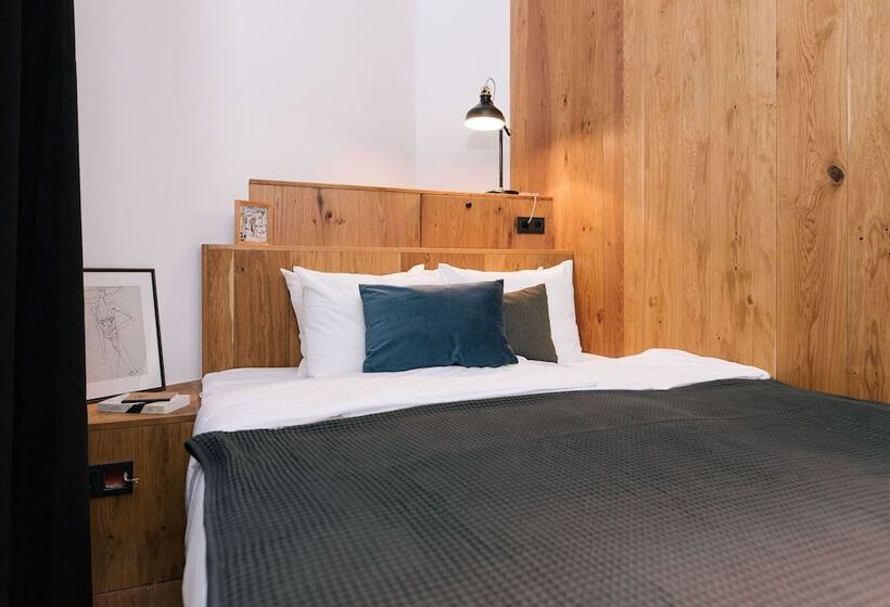 استودیوی استاندارد, Tg Hotel Apartments Budapest