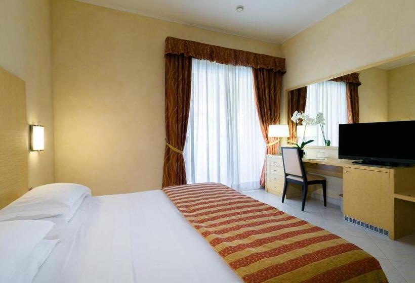 Superior room with lake view, Continental Wellness & Spa