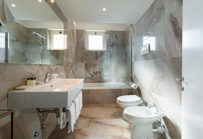 Полулюкс Вид на Бассейн, Continental Wellness & Spa