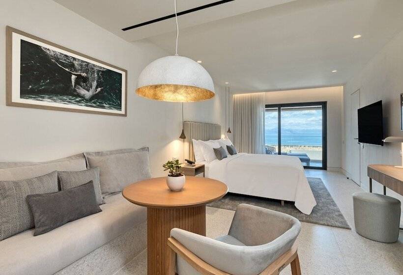 سوئیت با وان آب گرم, Domes Miramare, A Luxury Collection Resort, Corfu   Adults Only