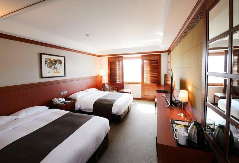 디럭스 룸 호수 전망, Commodore Hotel Gyeongju
