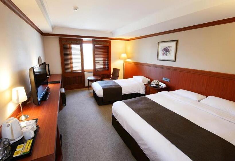 Номер Deluxe Вид на Озеро, Commodore Hotel Gyeongju