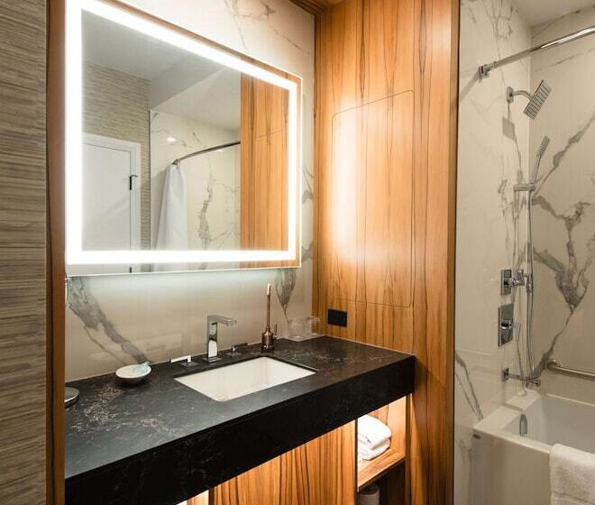 غرفة كلوب, Hyatt Regency Calgary