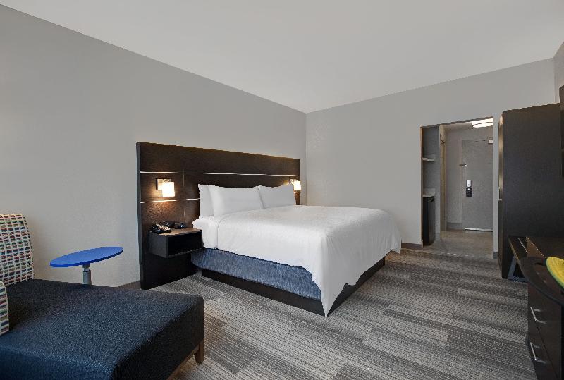 带大床的标准间, Holiday Inn Express   Milwaukee Downtown, An Ihg