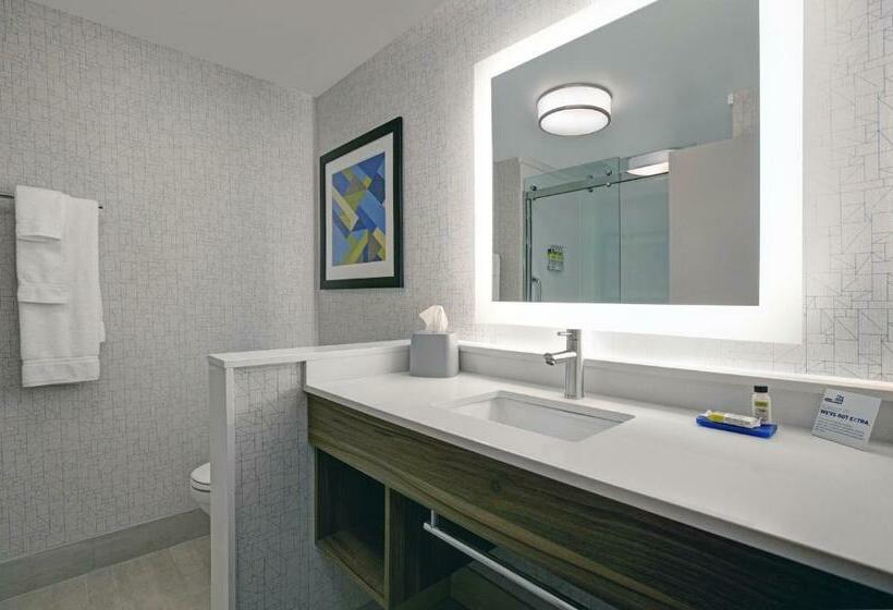 带大床的标准间, Holiday Inn Express   Milwaukee Downtown, An Ihg