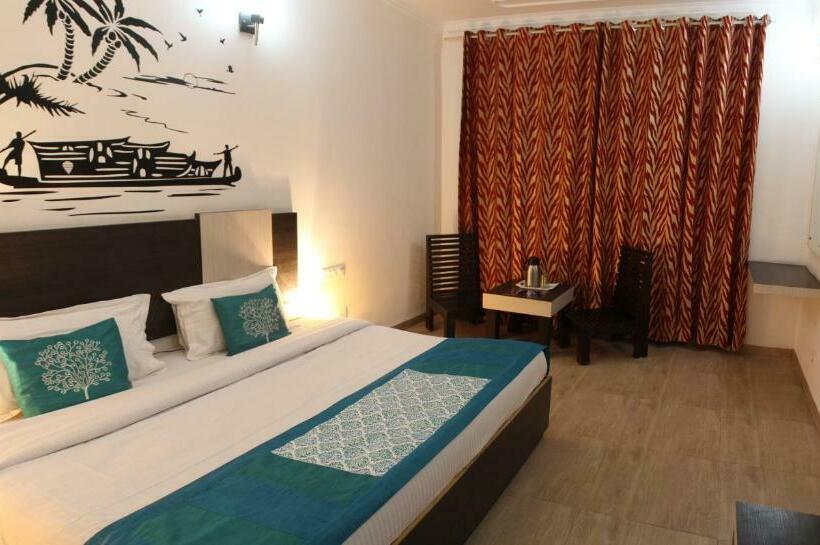 디럭스 룸, Vatika   The Riverside Resort