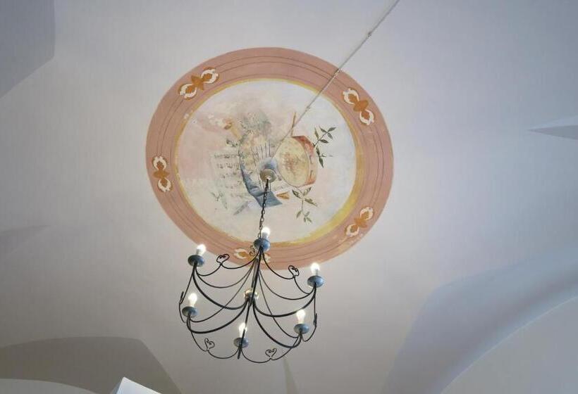 اتاق سوپریور سه تخته, Borgo Santuri