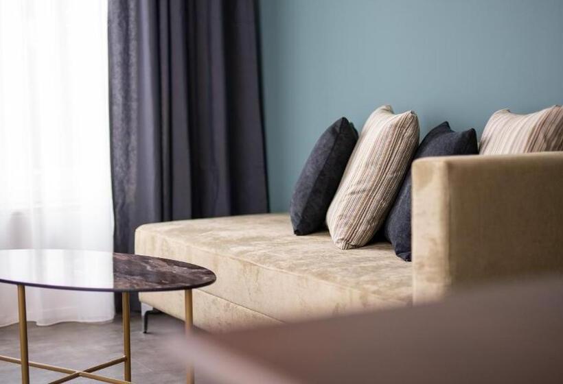 Люкс Вид на Реку, Metropol Apartments & Suites