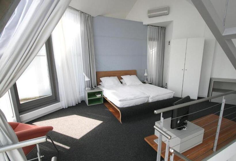 سوییت دوبلکس, Chelsea