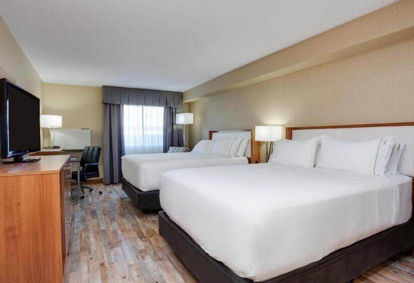 ２ダブルベッドのスタンダードルーム, Holiday Inn Express Hotel & Suites Uptown Fredericton, An Ihg