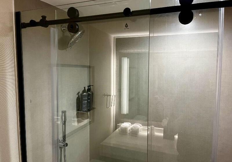 اتاق استاندارد با تخت بزرگ, Sheraton Oceanfront
