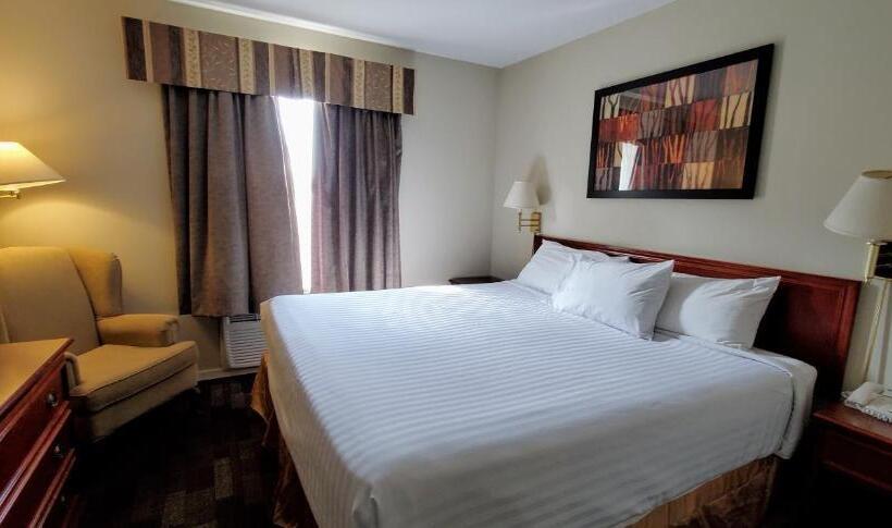 Люкс Deluxe Кровать Кинг, Travelodge By Wyndham Stony Plain