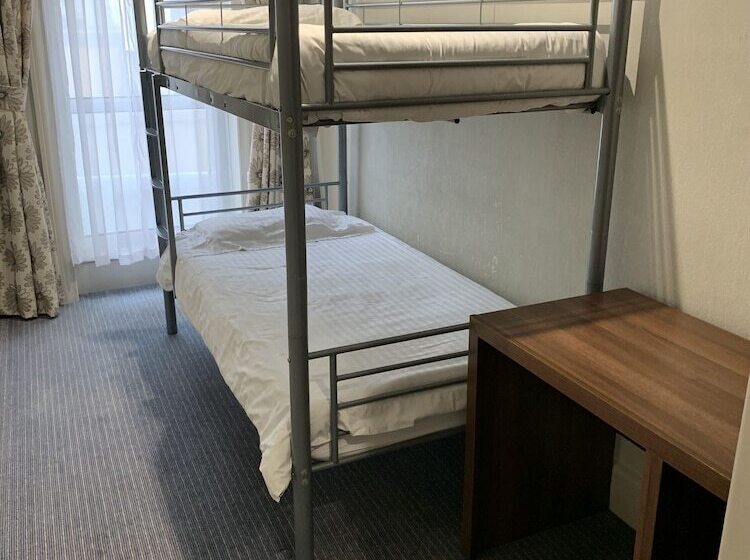 Quarto Familiar, The Trouville Bournemouth
