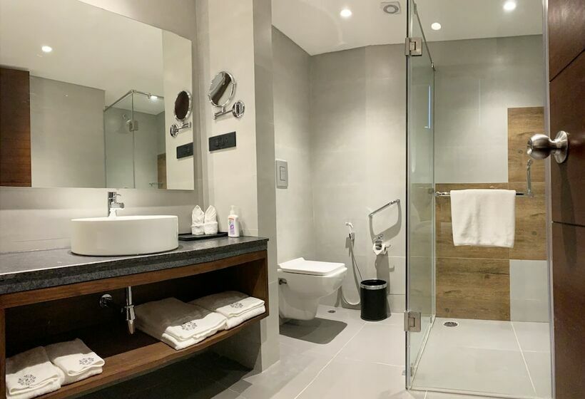 豪华湖景房, The Rosefinch Sarovar Portico