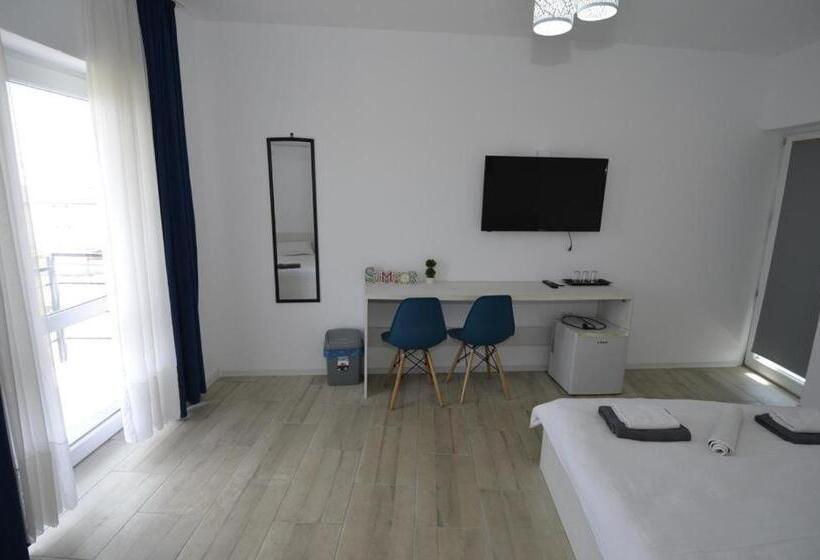 اتاق استاندارد سه تخته با بالکن, Glow Guesthouse Costinesti