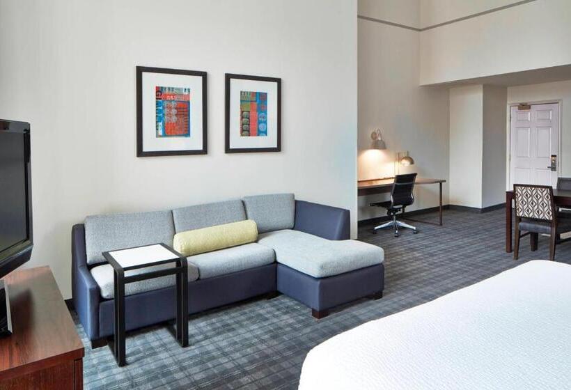 带大床的标准工作室, Residence Inn Milwaukee Downtown