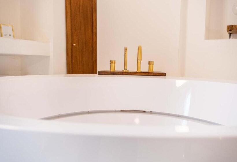سوییت لوکس, Dama Bianca Boutique Hotel Ostuni