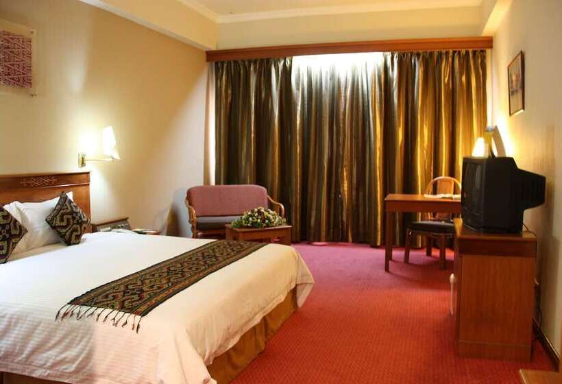 Номер Deluxe, Grand Continental Kuching