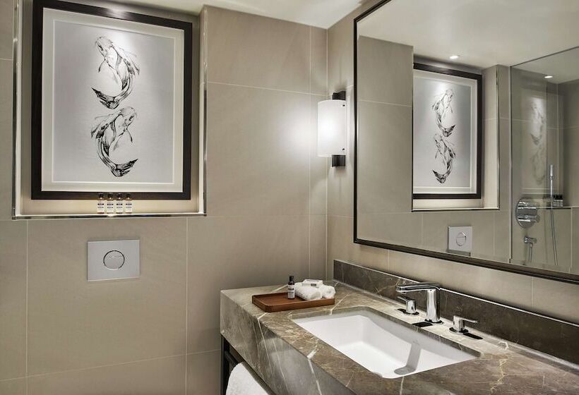 חדר קלאב, Hyatt Regency London The Churchill