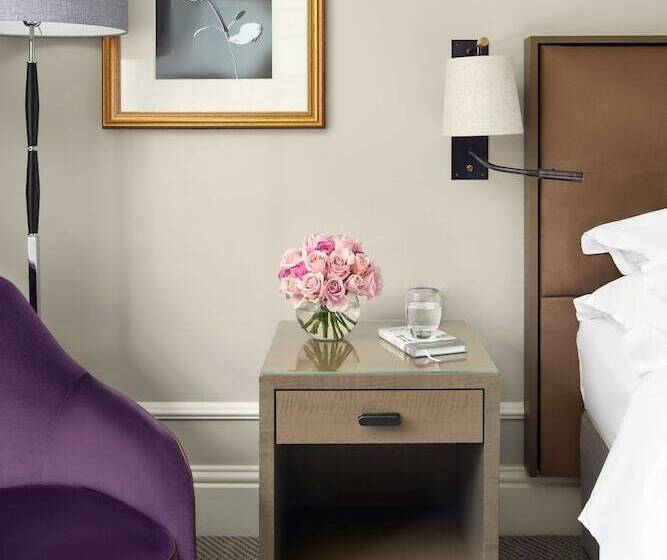 חדר קלאב, Hyatt Regency London The Churchill