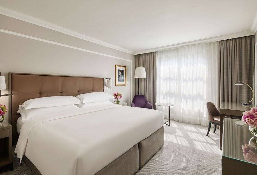Номер Клуб, Hyatt Regency London The Churchill