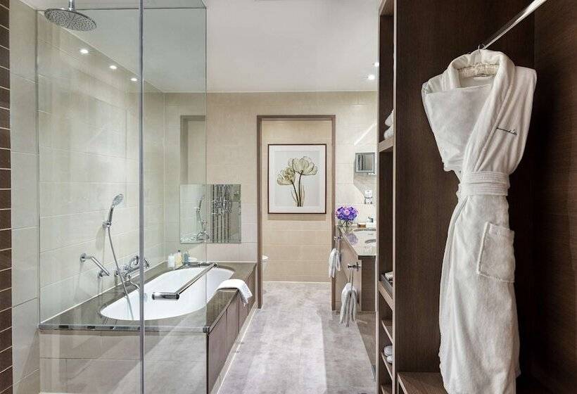 سوئیت پریمیوم, Hyatt Regency London The Churchill