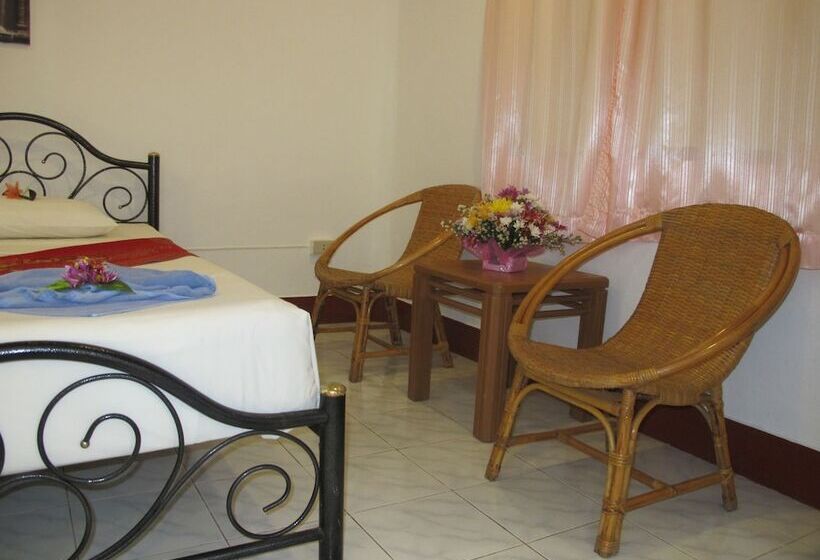 デラックスバンガロー, Lanta Island Resort