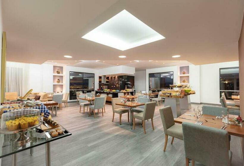 חדר קלאב עם מיטת קינג, Sheraton Bogota