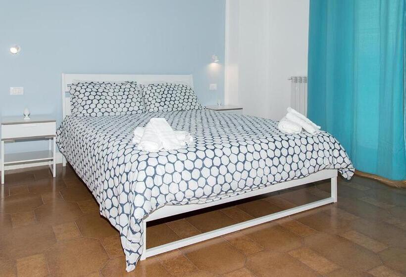 اتاق لوکس با بالکن, Al Siciliando B&b