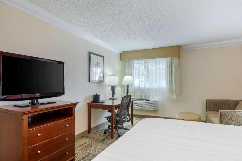 Люкс Кровать Кинг, Country Inn & Suites By Radisson, Rock Falls, Il