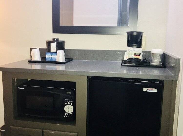 Люкс Адаптированный для Инвалидов, Country Inn & Suites By Radisson, Warner Robins, Ga
