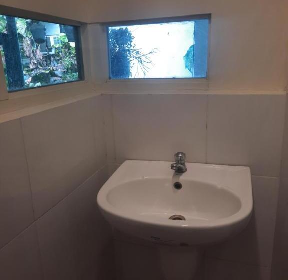اتاق استاندارد با سرویس بهداشتی مشترک, Airport Hostel Manila