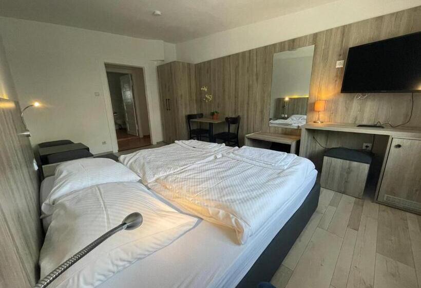 Standard room with outdoor bath, Pension Der Kretaner